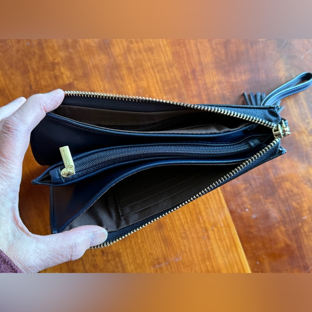 Elegant Navy Wristlet Clutch - Picture 6 of 12